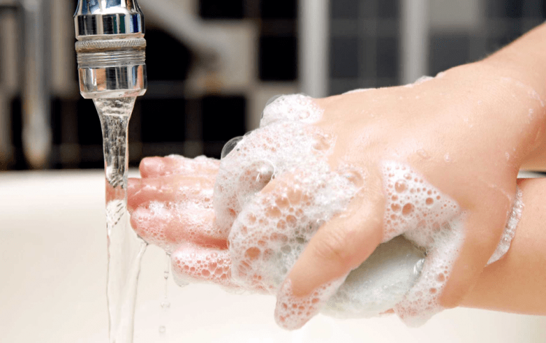 roku mazgāšana, lai novērstu tārpus